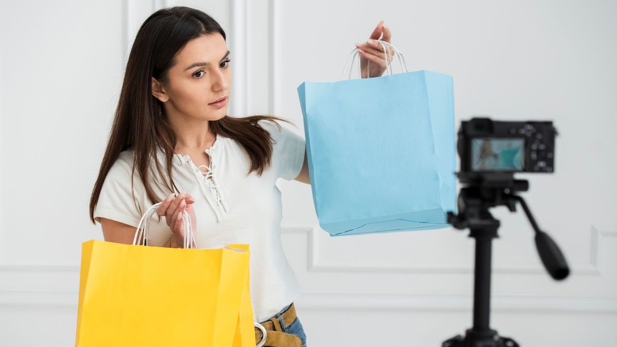 Hobo.Video - How live shopping is revolutionizing Influencer-Driven Sales - Influencer making video