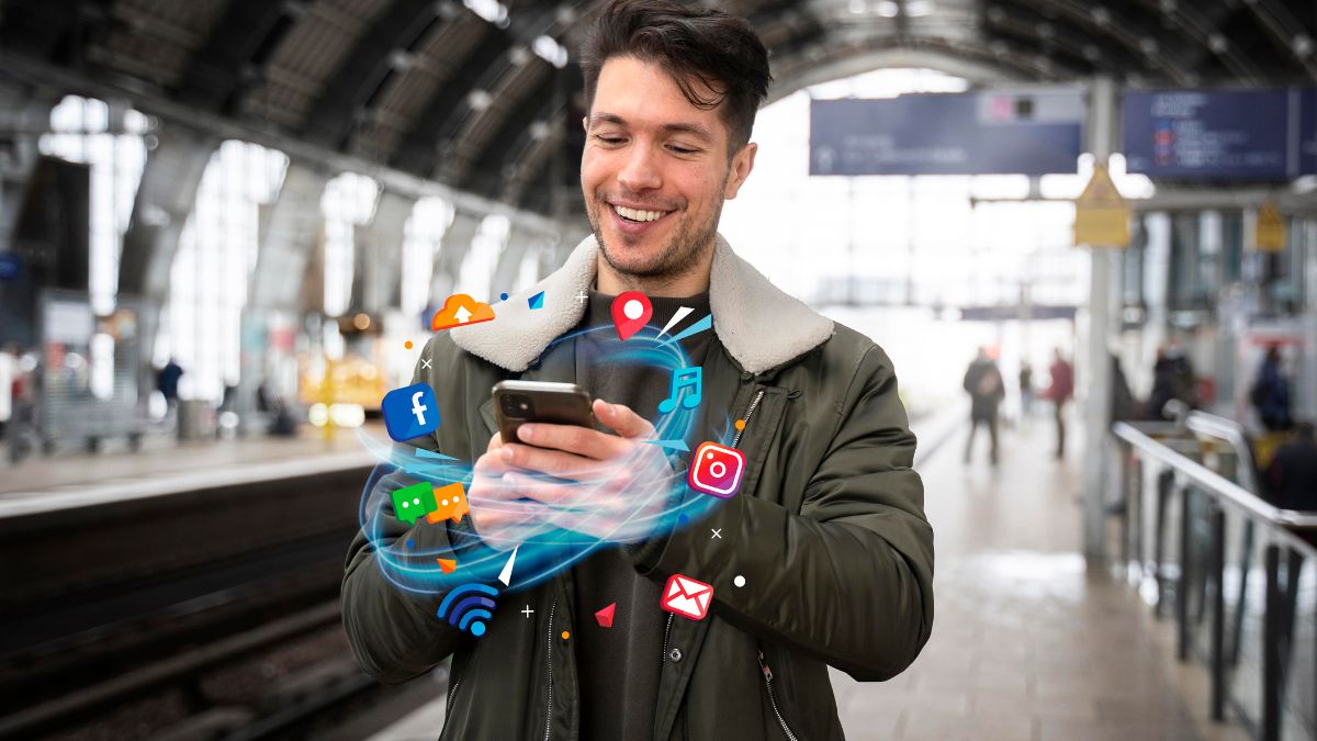 Hobo.Video - Telegram vs WhatsApp - Marketing Comparison