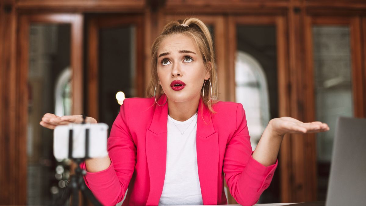 Alt Text: Hobo.Video - How to Handle a PR Crisis with Influencer Support - PR Crisis Management