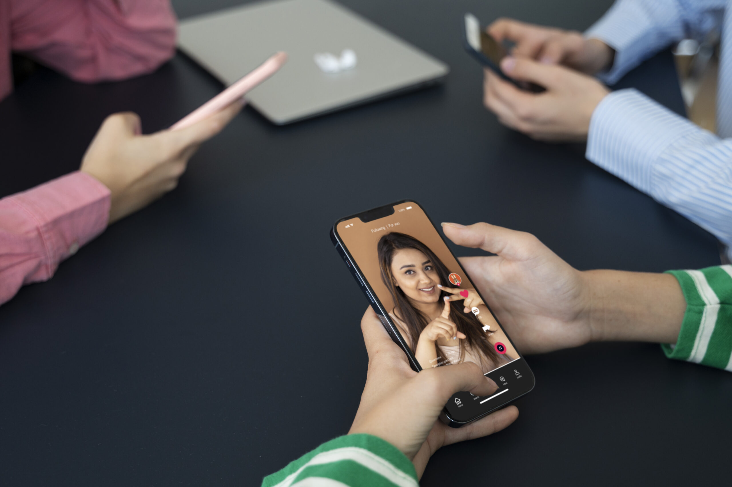 Hobo.Video- best influencer collaboration apps