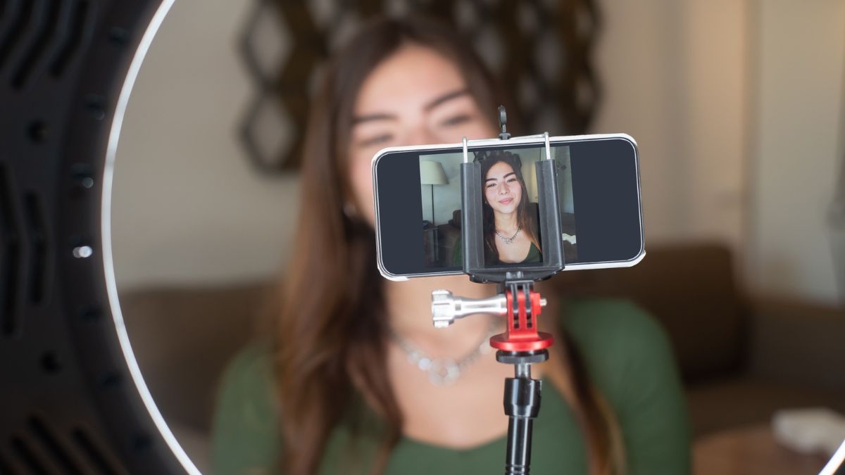 Hobo.Video - Influencer Marketing vs Performance Marketing: Which Should Brands Invest In 2027? - Influencer Marketing