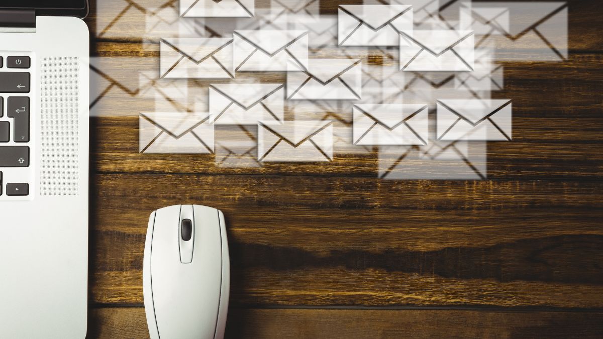 Hobo.Video - 12 Best Mailchimp Alternatives for Indian Startups - Email marketing concept