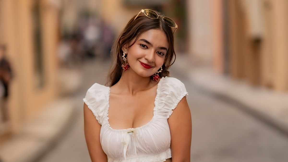 Hobo.Video - Anushka Sen Fashion Collabs - Viral Campaigns