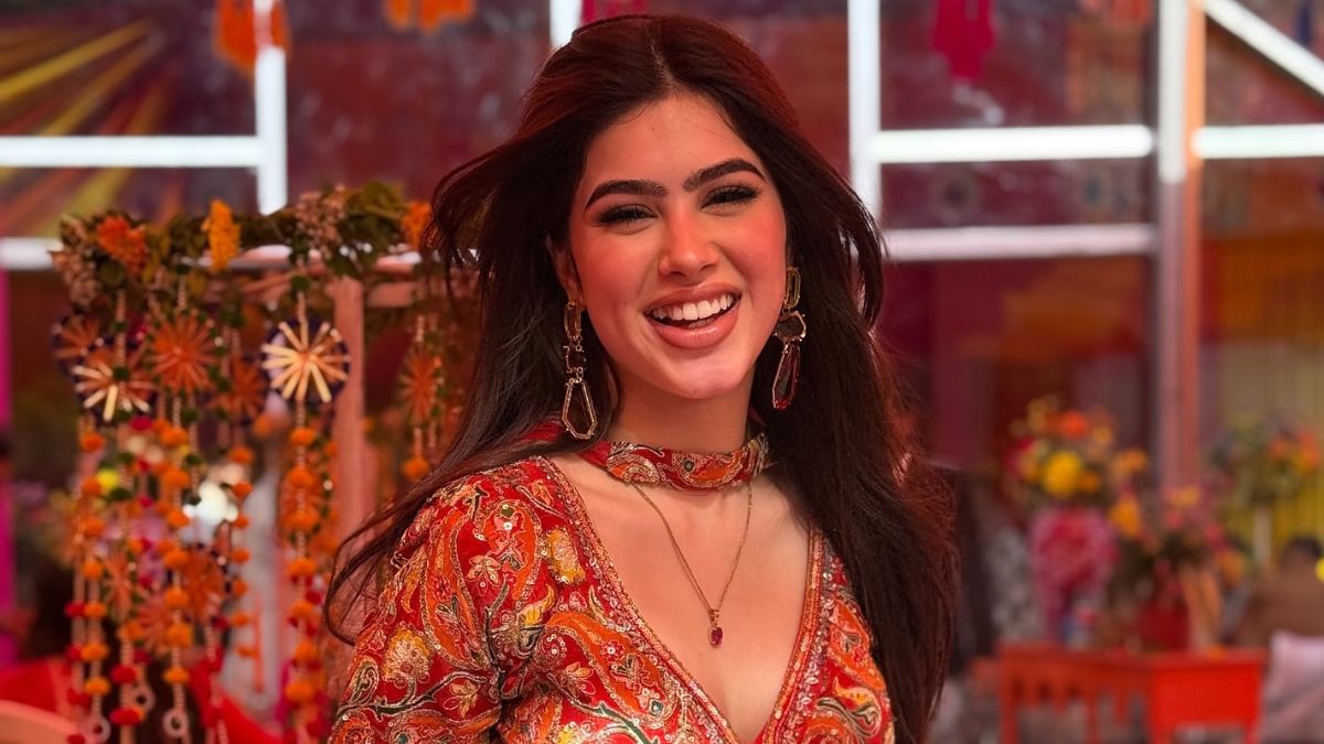 Hobo.Video - Riva Arora Biography - Influencer Portrait