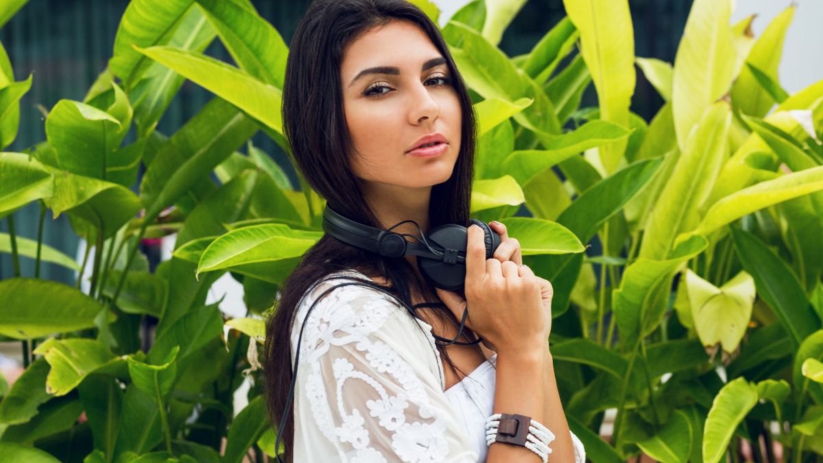 Hobo.Video – Top 25 Most Beautiful Female Instagram Models in India – Fashion Portrait